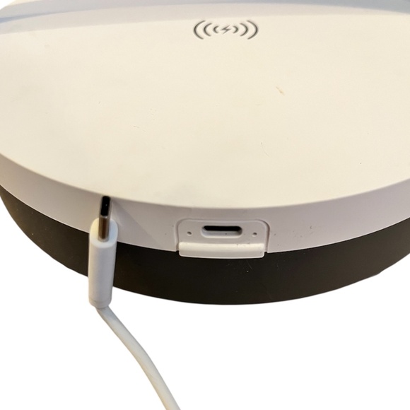 3 Purpose Phone Charger/Bluetooth Speaker/Nightlight - Picture 5 of 11